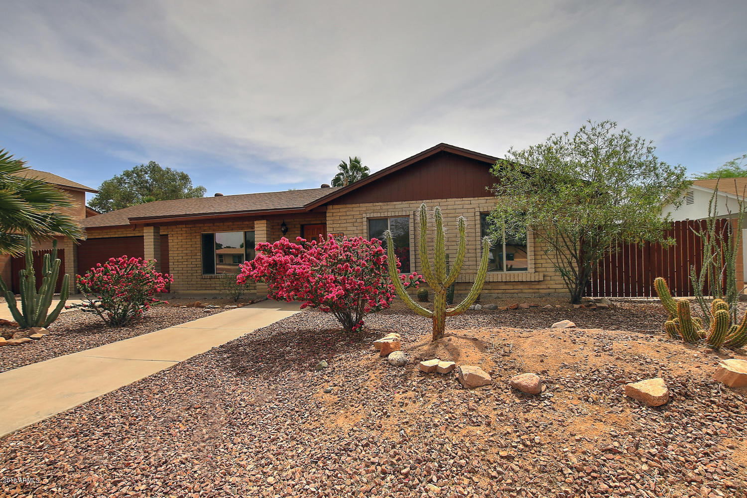1425 West Utopia Road Phoenix, AZ 85027 - Photo 2 of 35 1425 W Utopia Rd Phoenix AZ-large-001-26