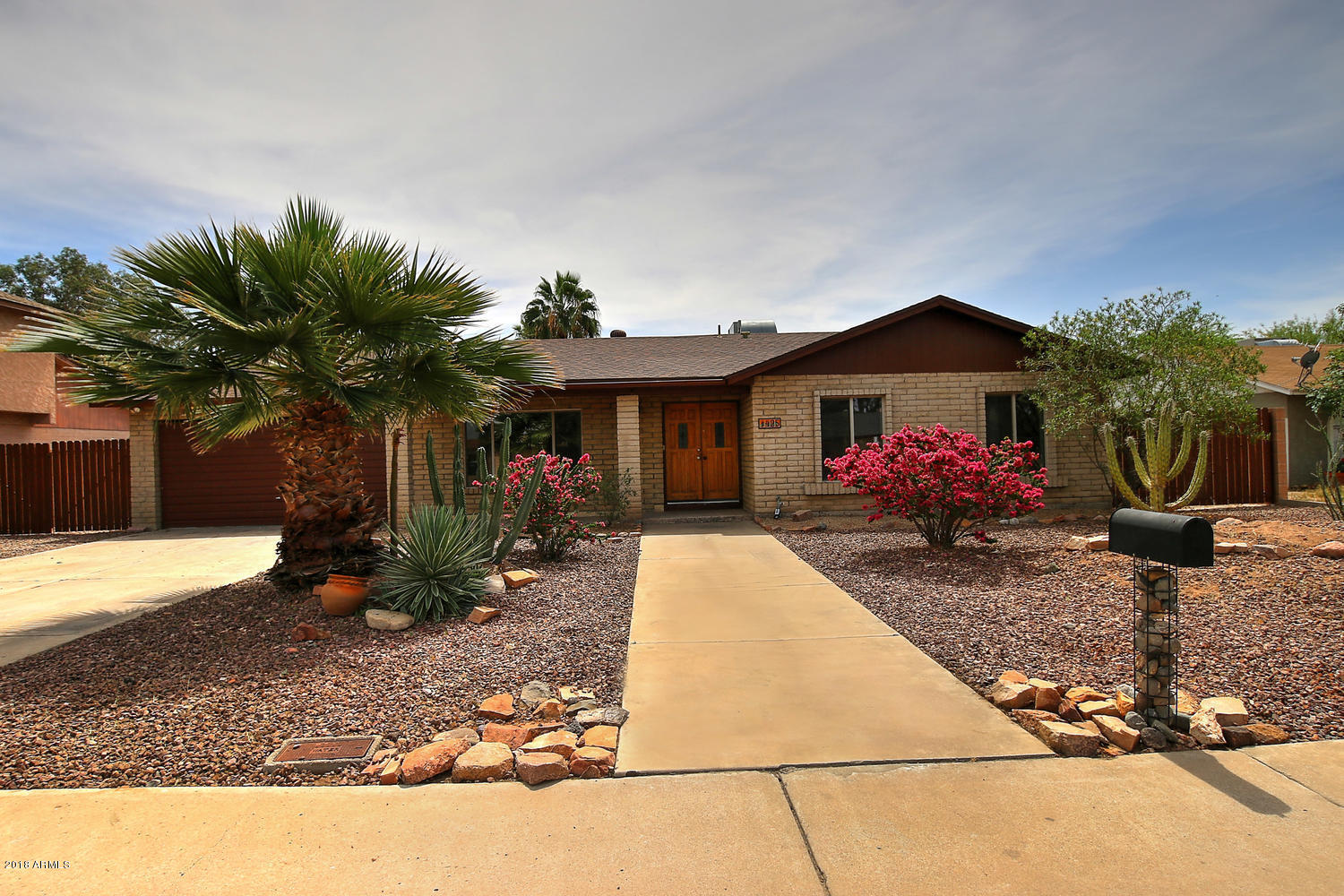 1425 West Utopia Road Phoenix, AZ 85027 - Photo 4 of 35 1425 W Utopia Rd Phoenix AZ-large-002-25