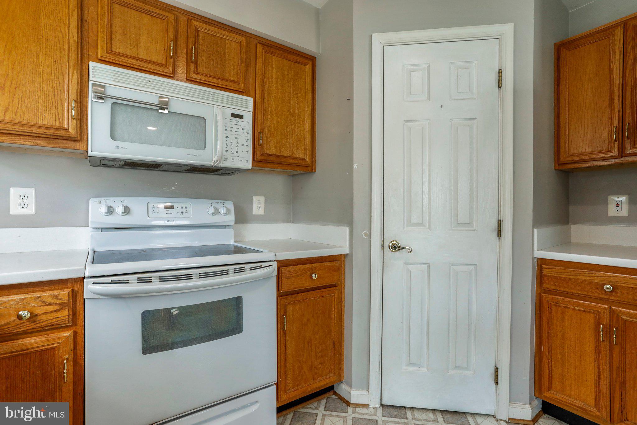 6115 Pine Ridge Terrace Frederick, MD 21701 - Photo 11 of 42 Kitchen