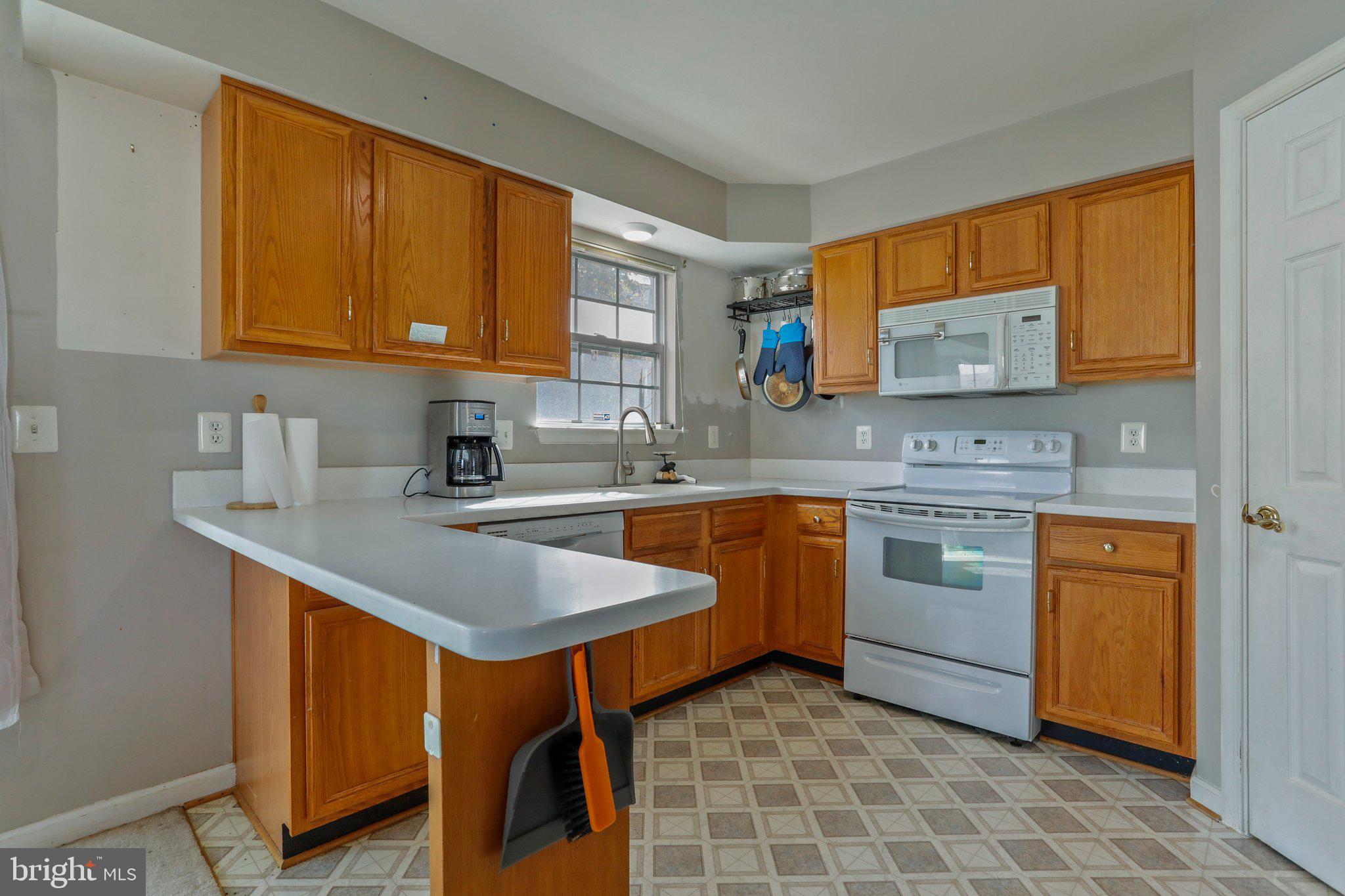 6115 Pine Ridge Terrace Frederick, MD 21701 - Photo 9 of 42 Kitchen
