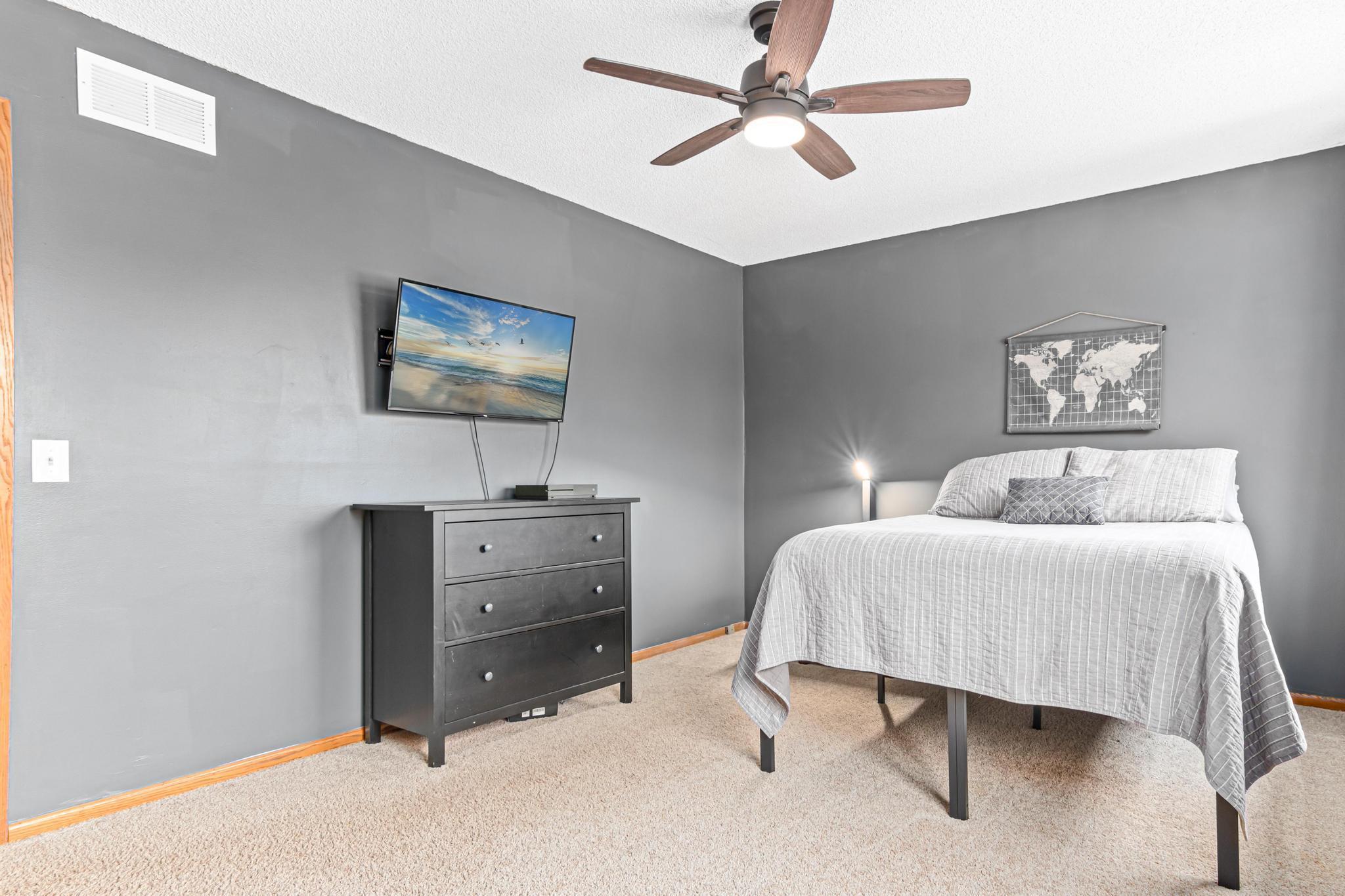 1007 Cross Road Eagan, MN 55123 - Photo 22 of 46