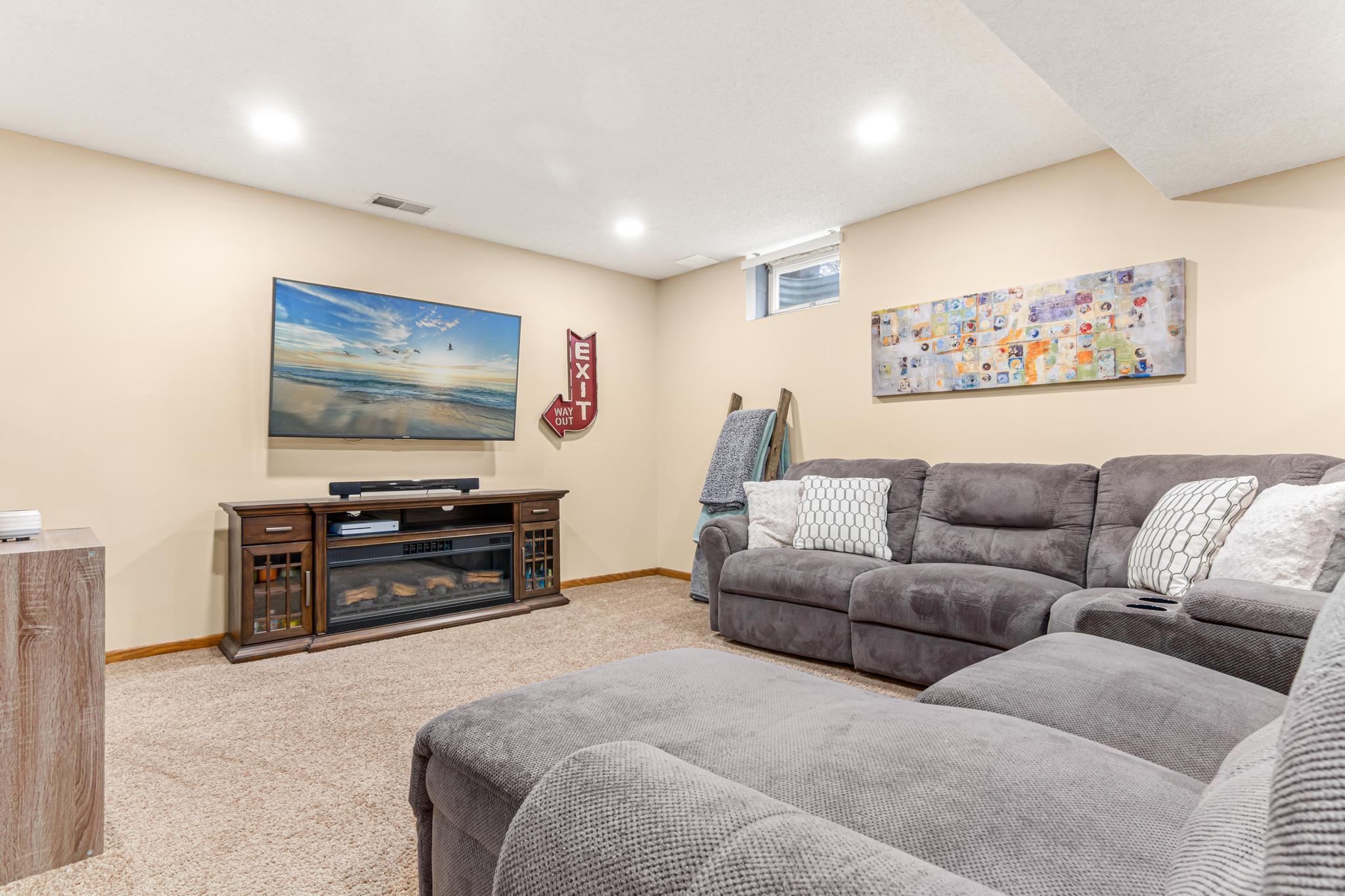 1007 Cross Road Eagan, MN 55123 - Photo 25 of 46