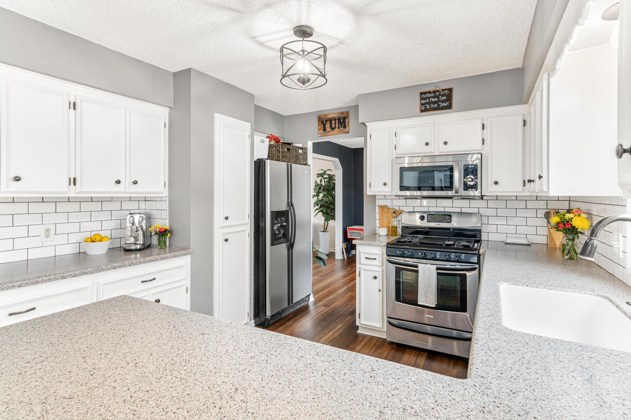 1007 Cross Road Eagan, MN 55123 - Photo 8 of 46