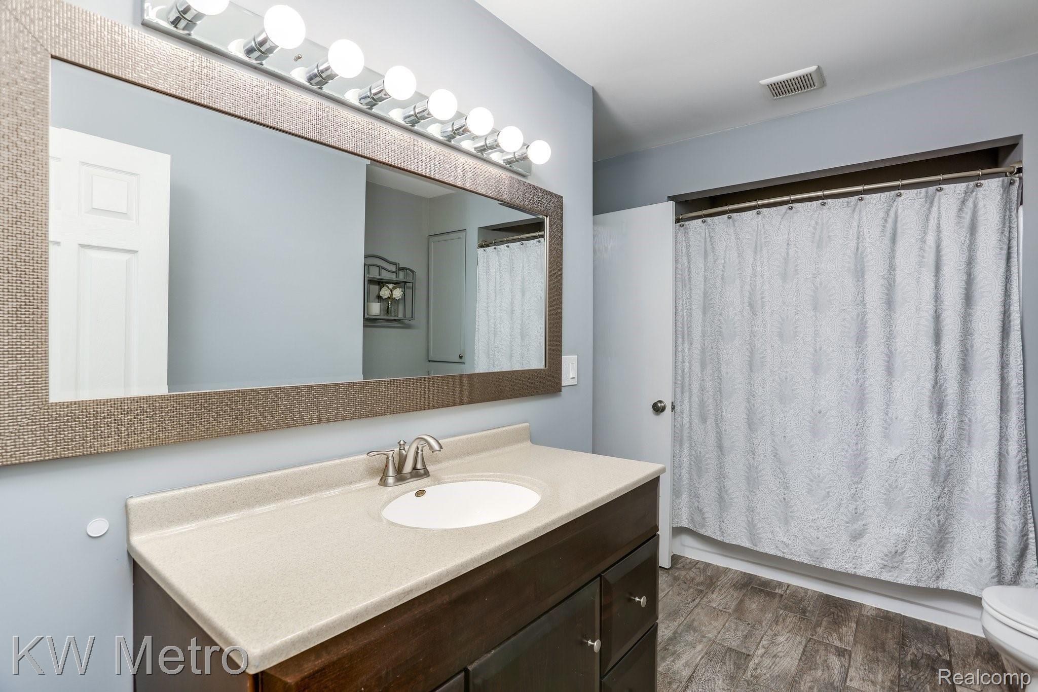 1578 Streamwood Court Rochester, MI 48307 - Photo 16 of 19 Master Bath