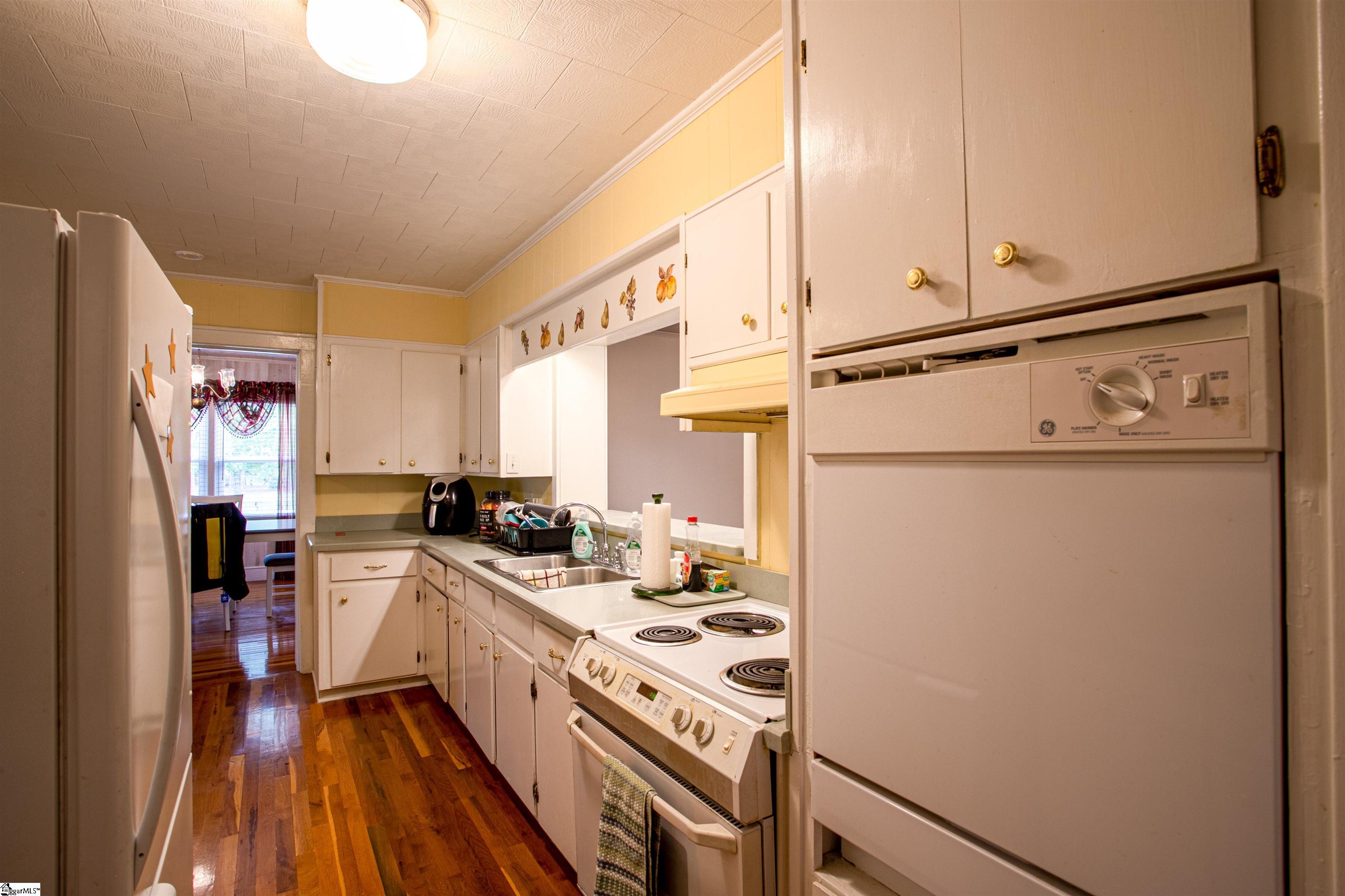 706 Deadfall Road Greenwood, SC 29649 - Photo 9 of 28 Gallery Image 9