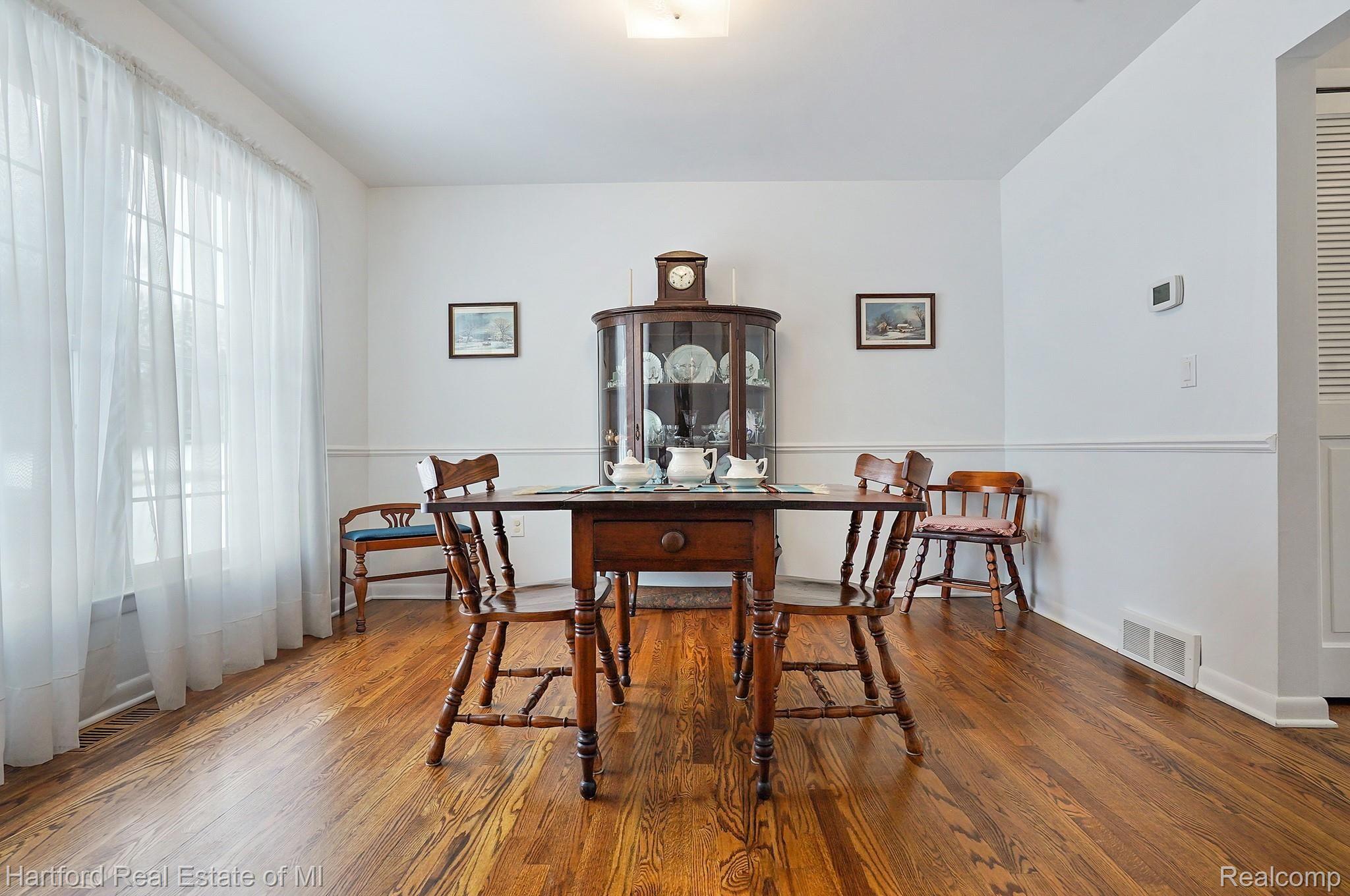 26184 Steele Road Farmington, MI 48331 - Photo 6 of 38 Dining Room