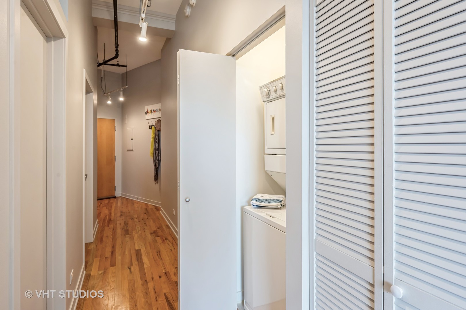 4715 North Racine Avenue, Unit 303 Chicago, IL 60640 - Photo 11 of 18 a view of gallery with wooden floor