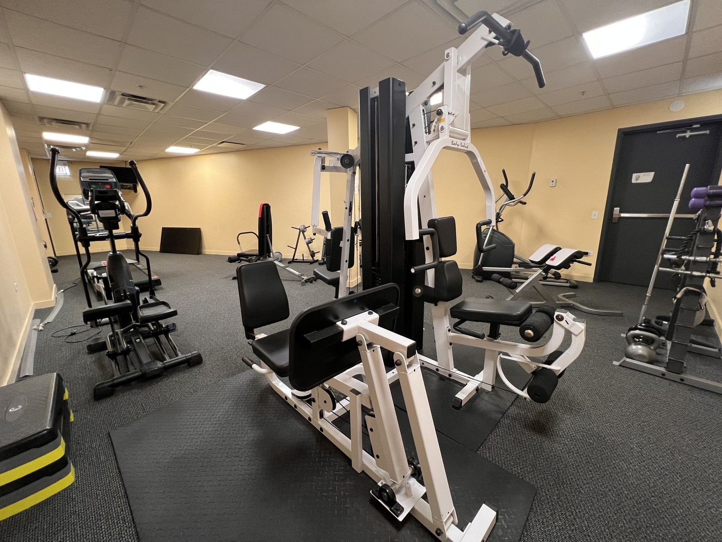 4715 North Racine Avenue, Unit 303 Chicago, IL 60640 - Photo 15 of 18 a view of a room with gym equipment