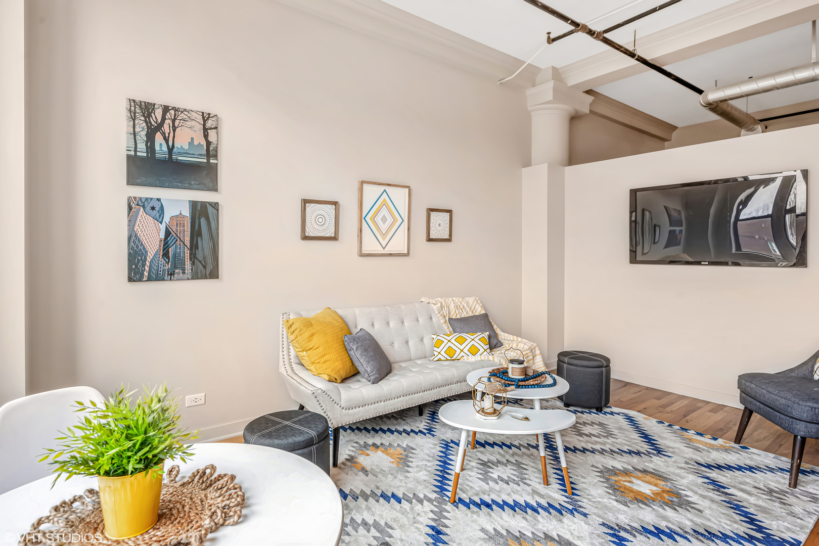 4715 North Racine Avenue, Unit 303 Chicago, IL 60640 - Photo 7 of 18 a living room with furniture and flowers