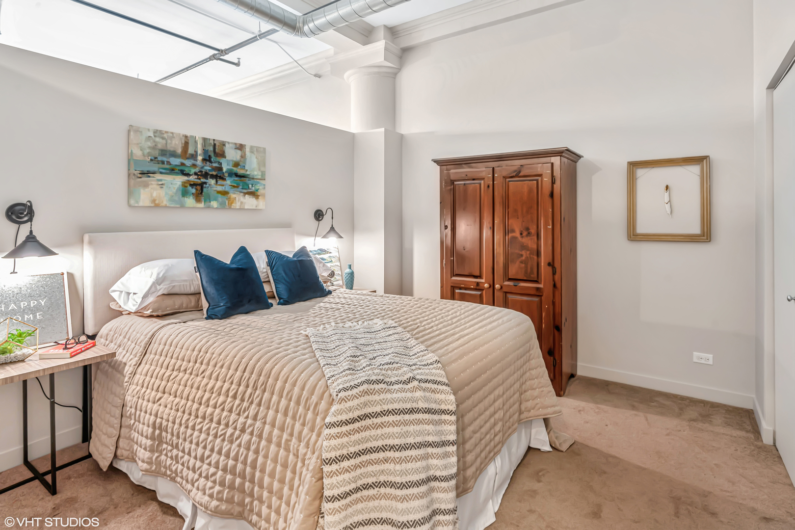 4715 North Racine Avenue, Unit 303 Chicago, IL 60640 - Photo 9 of 18 a bedroom with a bed and a window