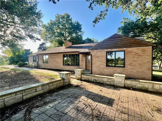 $335,000 | 1612 Country Club Road, Atchison, KS 66002