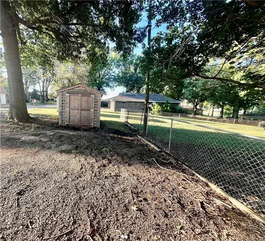 $335,000 | 1612 Country Club Road, Atchison, KS 66002