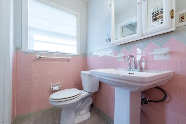 $675,000 | 1733 Creek Drive, Houston, TX 77055