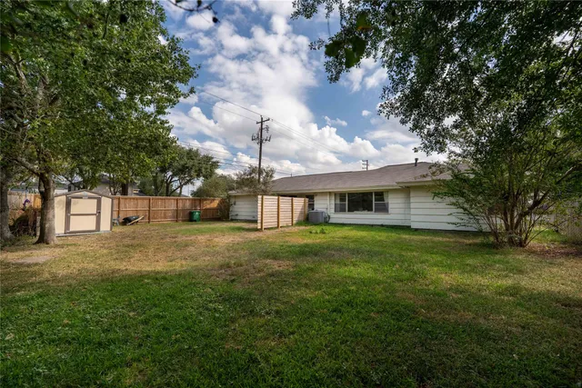 $675,000 | 1733 Creek Drive, Houston, TX 77055