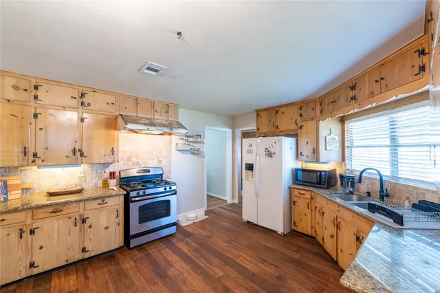 $675,000 | 1733 Creek Drive, Houston, TX 77055