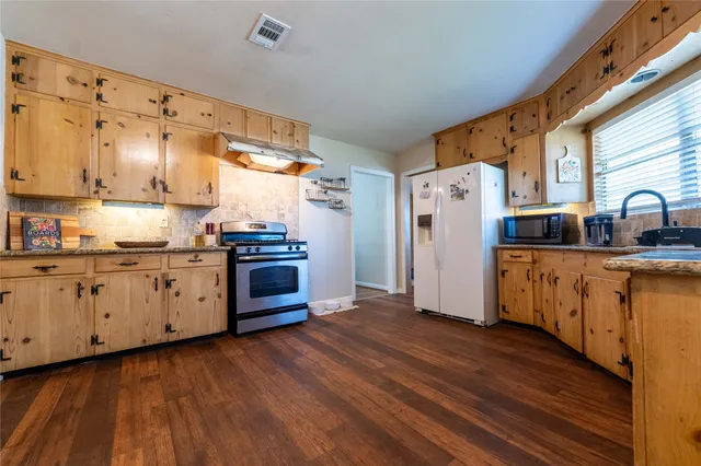 $675,000 | 1733 Creek Drive, Houston, TX 77055