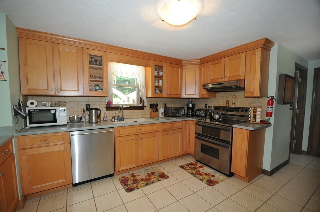 208 Clark Road Plymouth, MA 02360 - Photo 8 of 29 Gallery Image 8