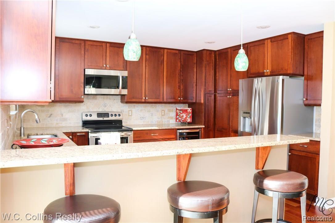 1168 Ridgeview Circle Lake Orion, MI 48362 - Photo 7 of 34 Kitchen