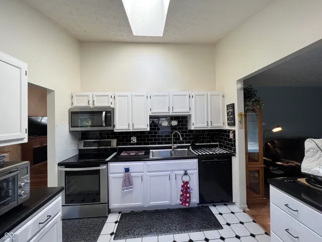 $325,999 | 628 Southridge Court, Westfield, IN 46074