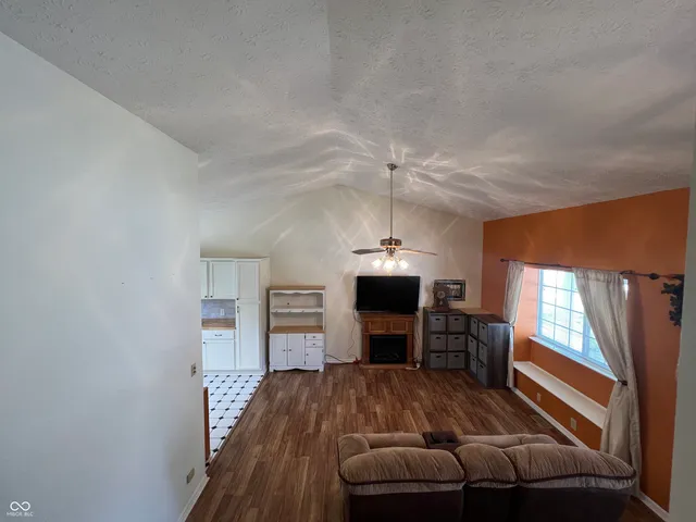 $325,999 | 628 Southridge Court, Westfield, IN 46074