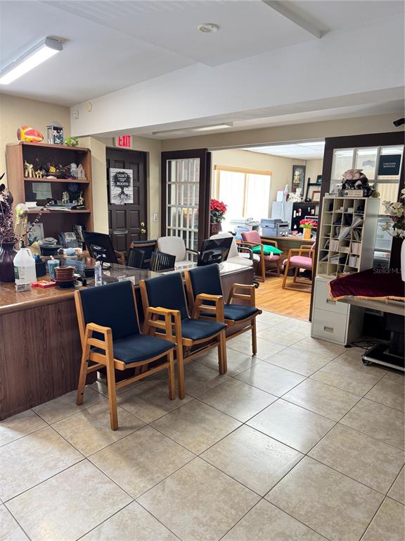 1025 West Oak Ridge Road Orlando, FL 32839 - Photo 3 of 4 a living room filled with furniture and a potted plant