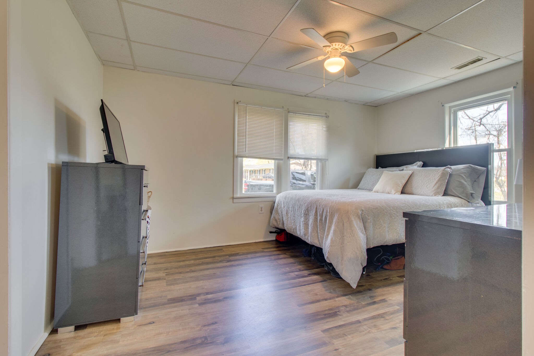810 Days Road Lafayette, TN 37083 - Photo 12 of 20 a bedroom with a bed and window