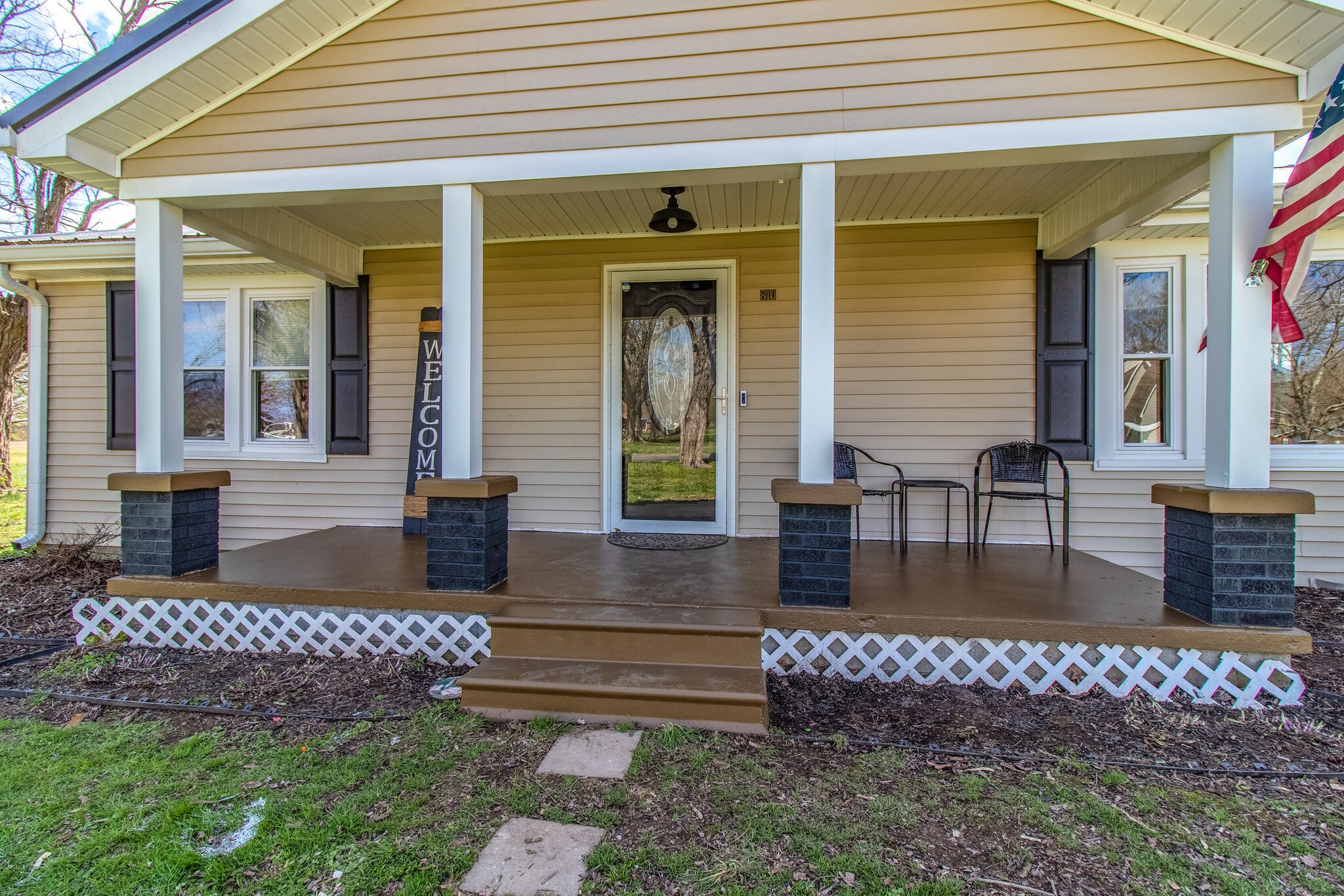 810 Days Road Lafayette, TN 37083 - Photo 2 of 20 a front view of a house with garden