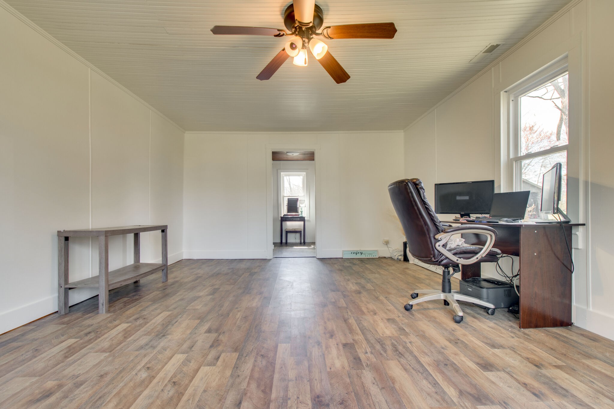 810 Days Road Lafayette, TN 37083 - Photo 6 of 20 a workspace with wooden floor