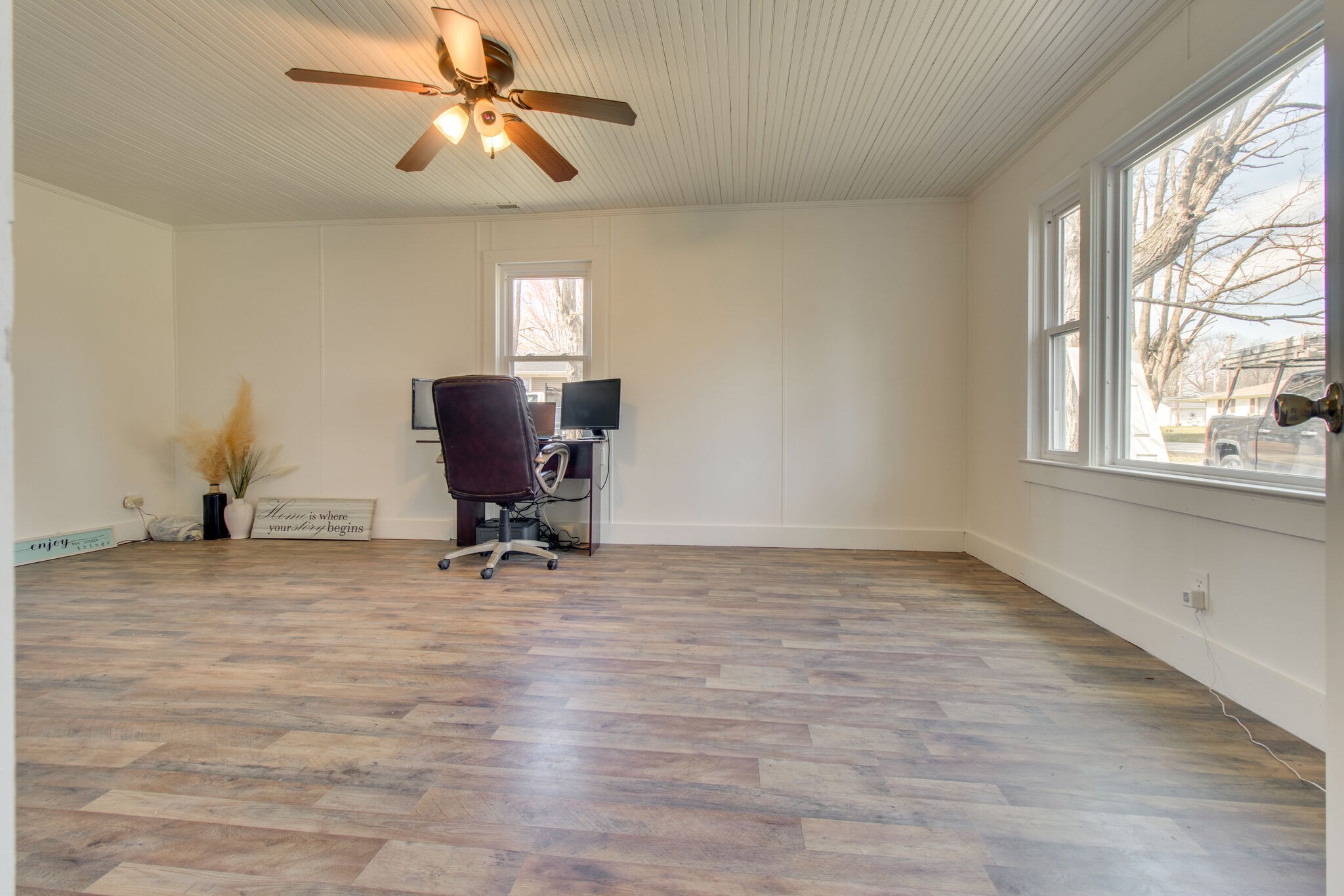 810 Days Road Lafayette, TN 37083 - Photo 8 of 20 a view of workspace with windows