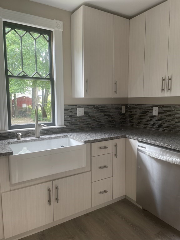 86 Magnolia Terrace Springfield, MA 01108 - Photo 8 of 32