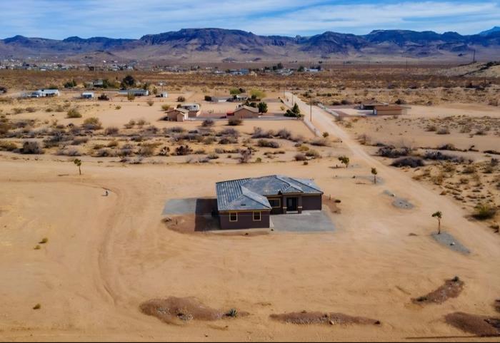 928 South Arivaca Road Golden Valley, AZ 86413 - Photo 2 of 5