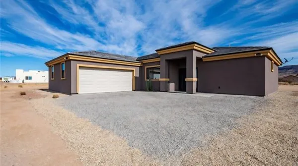 $338,000 | 928 South Arivaca Road, Golden Valley, AZ 86413