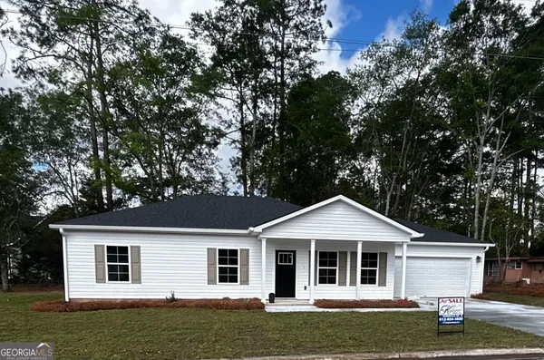 $235,500 | 307 Mclean Street, Claxton, GA 30417