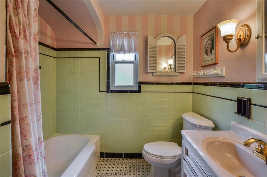 9621 Hilliard Road Pittsburgh, PA 15237 - Photo 16 of 25 First floor full bath