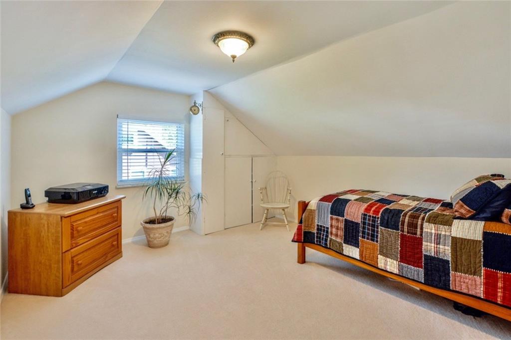 9621 Hilliard Road Pittsburgh, PA 15237 - Photo 17 of 25 Upstairs bedroom