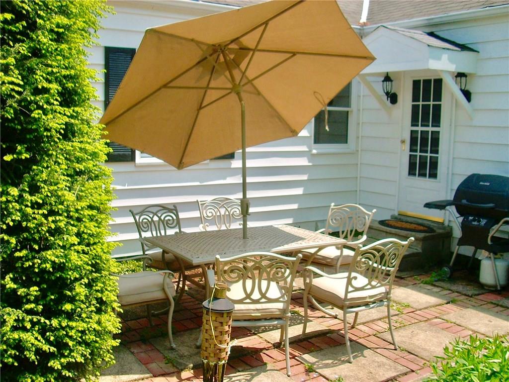 9621 Hilliard Road Pittsburgh, PA 15237 - Photo 22 of 25 Enjoy long summer evenings on this brick patio