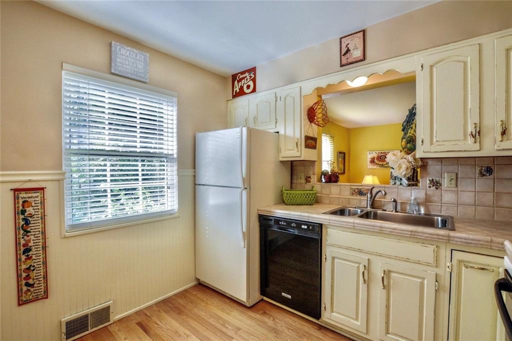 9621 Hilliard Road Pittsburgh, PA 15237 - Photo 10 of 25 Gallery Image 10