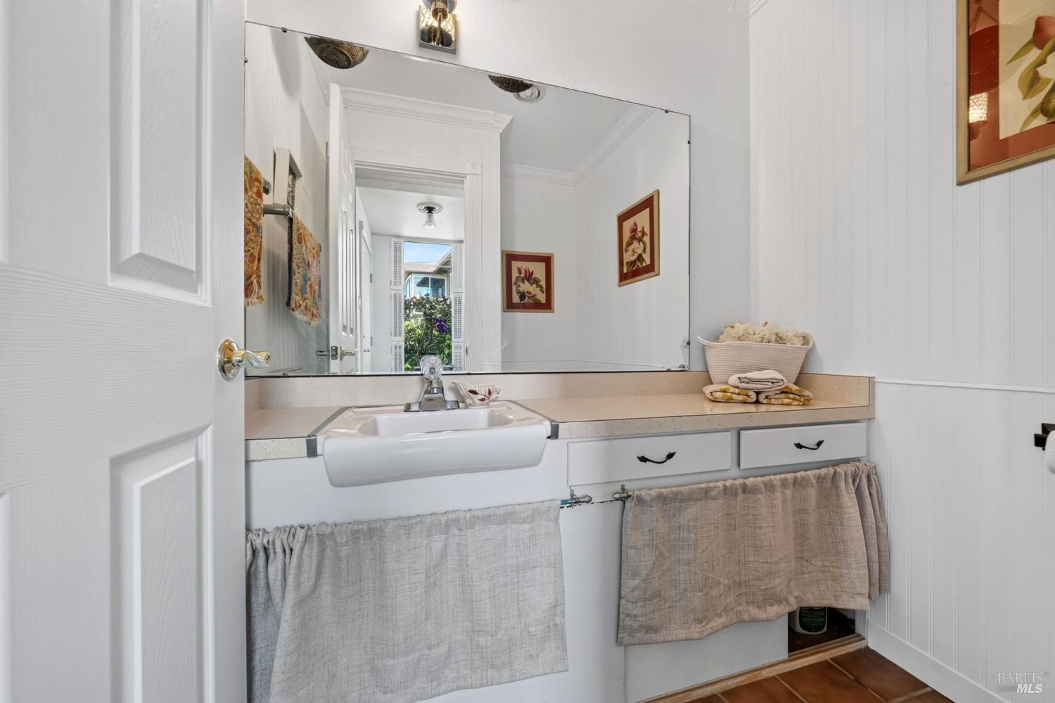 1072 Los Gamos Road, Unit E San Rafael, CA 94903 - Photo 5 of 27 Gallery Image 5
