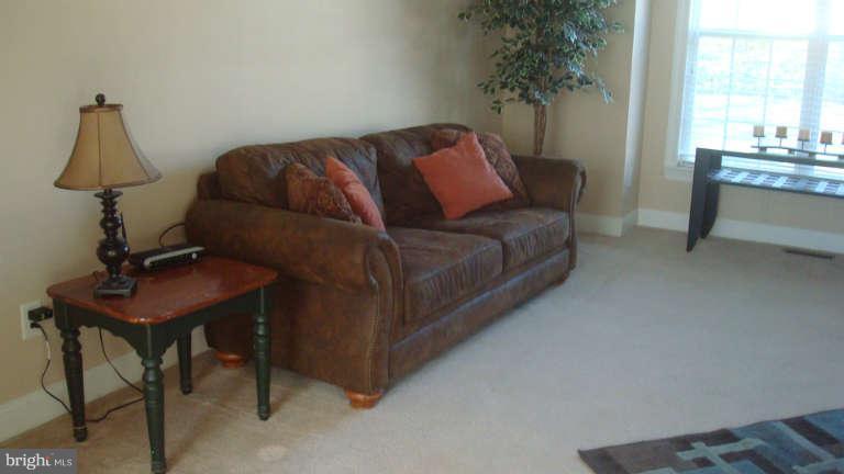 543 Park Road Severna Park, MD 21146 - Photo 3 of 30 Living Room