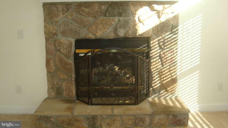 543 Park Road Severna Park, MD 21146 - Photo 7 of 30 Family Room