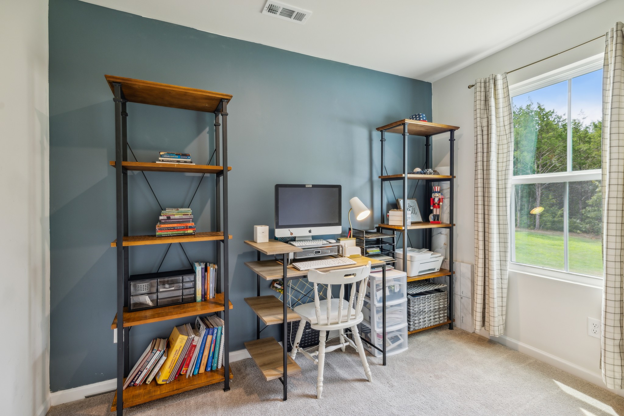 1718 Quail Run Way Spring Hill Spring Hill, TN 37174 - Photo 17 of 40 a room with furniture and a book shelf