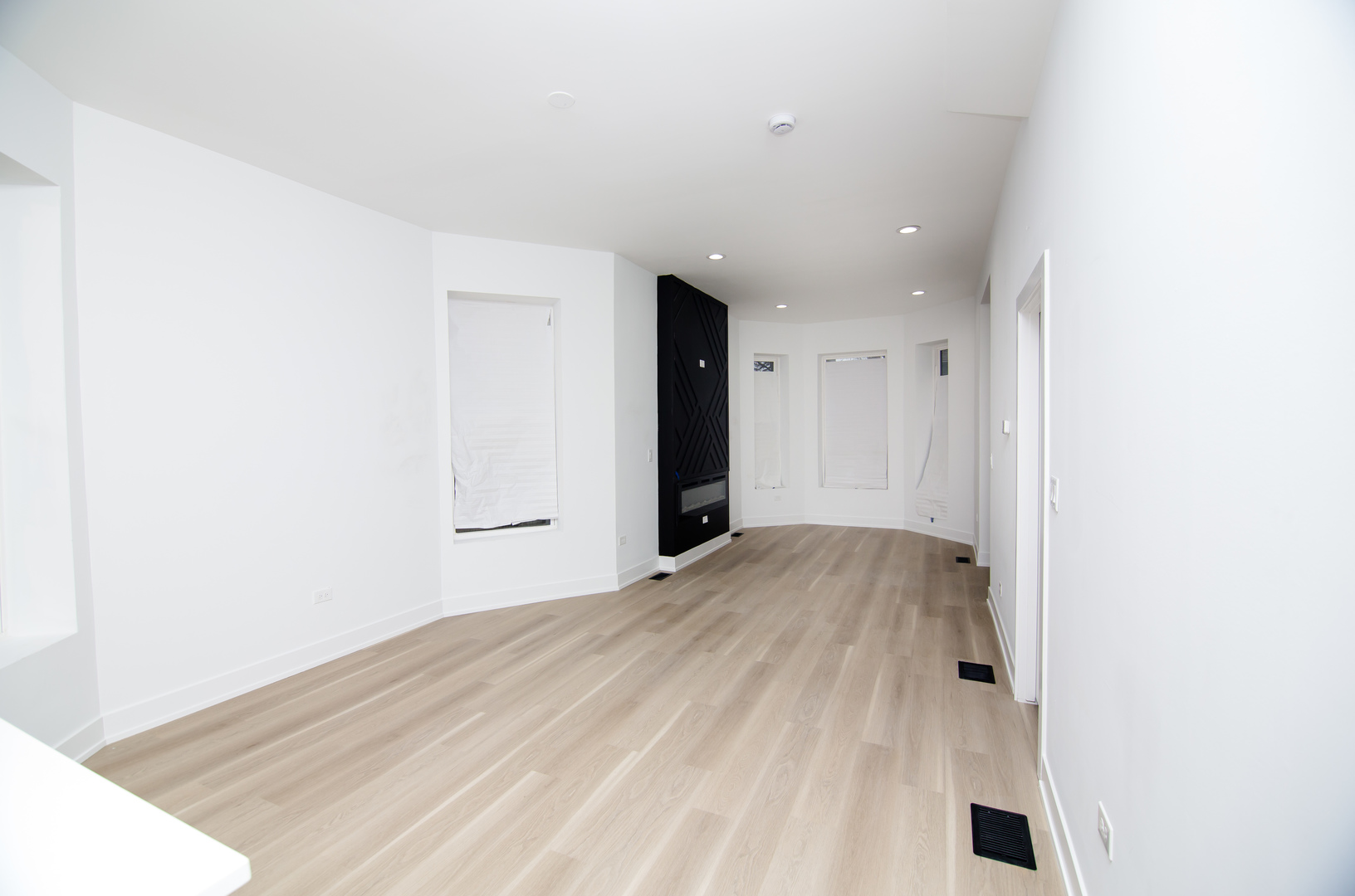 5531 South May Street Chicago, IL 60621 - Photo 4 of 11 a view of an empty room