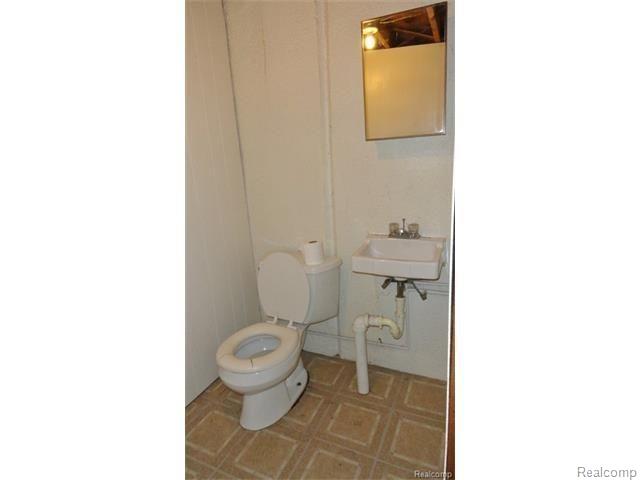 19034 Martin Road Roseville, MI 48066 - Photo 10 of 10 1.jpg