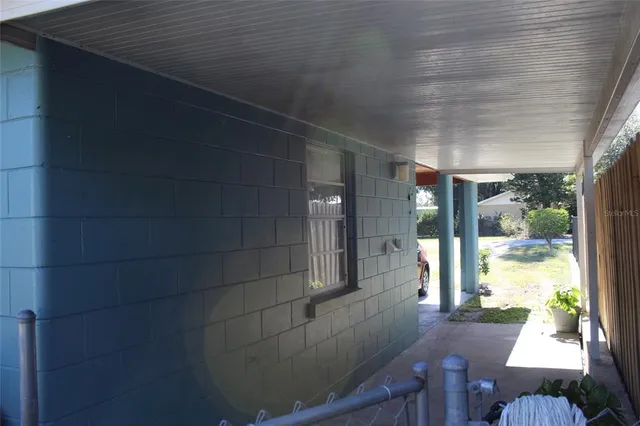 a view of livingroom with furniture