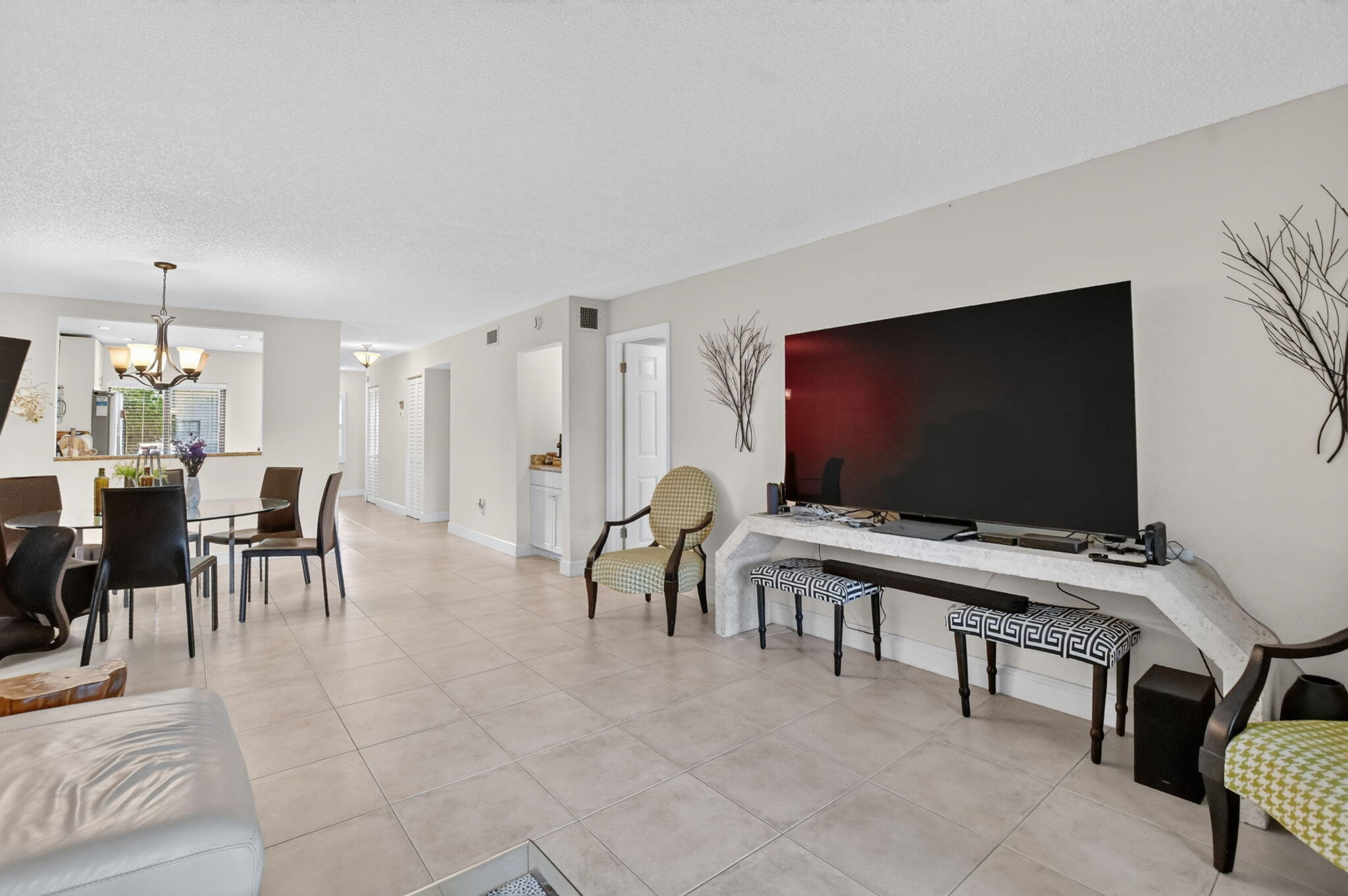 21211 Lago Circle, Unit C Boca Raton, FL 33433 - Photo 14 of 38 Living Room