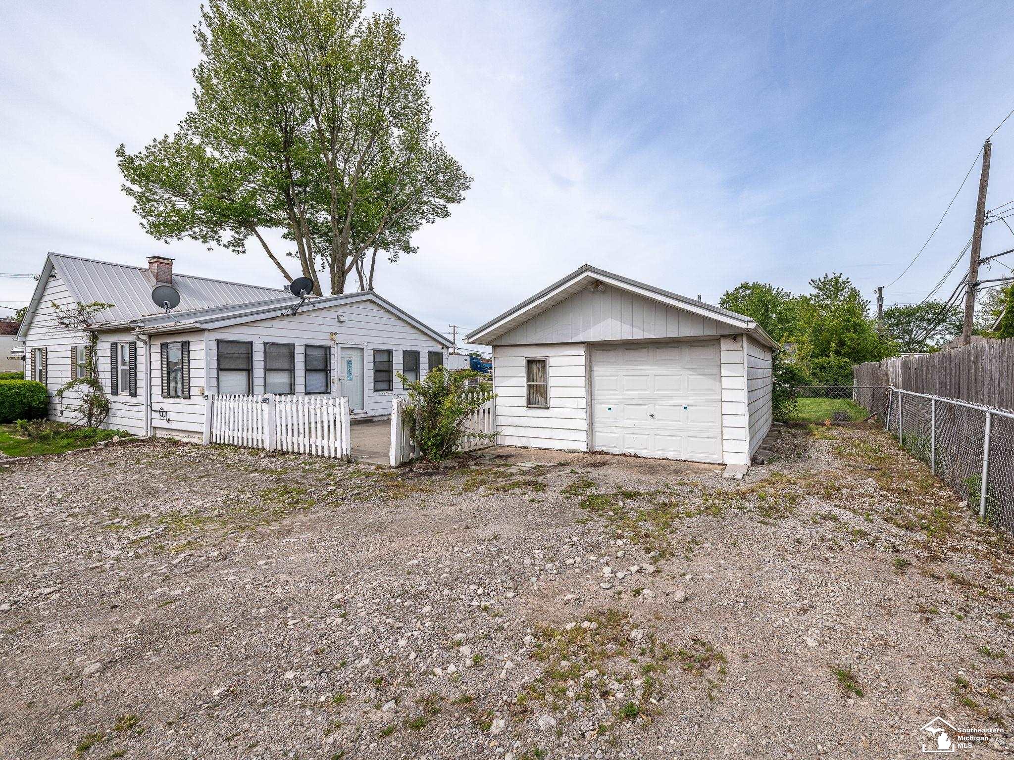 20212 Northline Road Taylor, MI 48180 - Photo 36 of 41 50185138-6f173206-5d44-4b49-868b-2ddd80da4de2.JPG