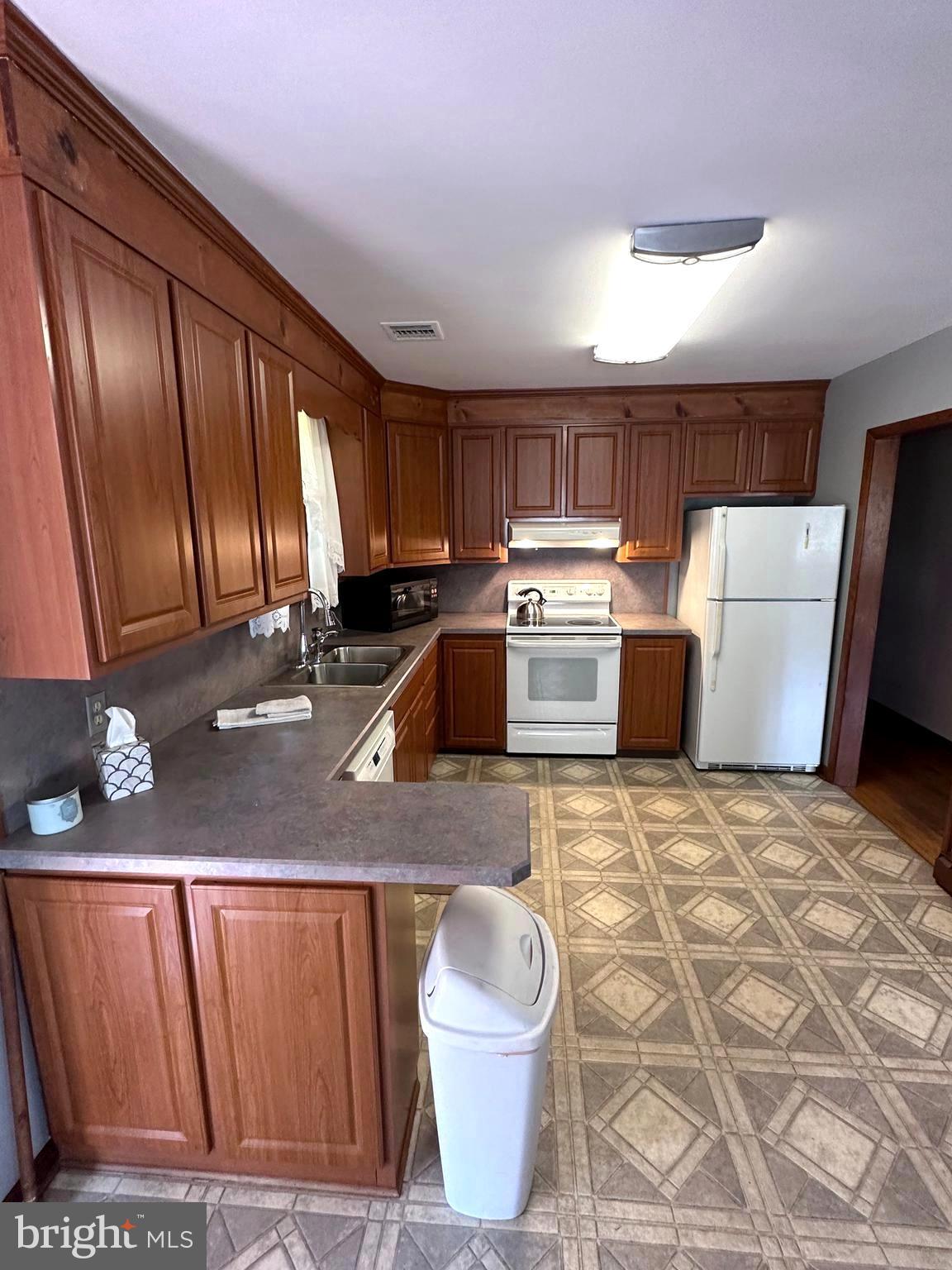 515 Vaughn Road Royersford, PA 19468 - Photo 13 of 49 kitchen