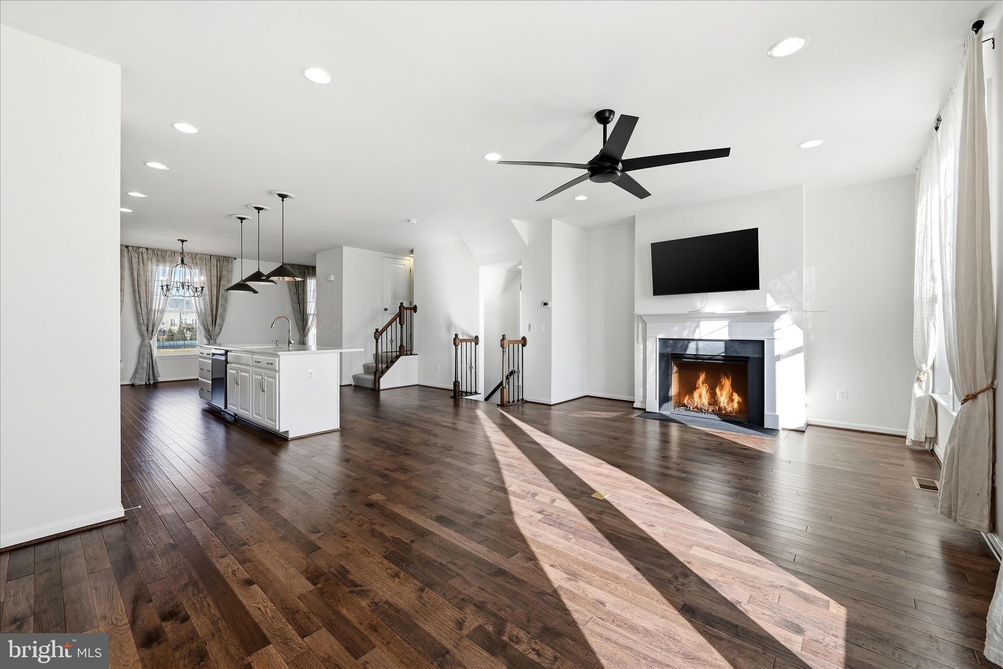 156 Solara Drive Winchester, VA 22602 - Photo 16 of 62 Living Room
