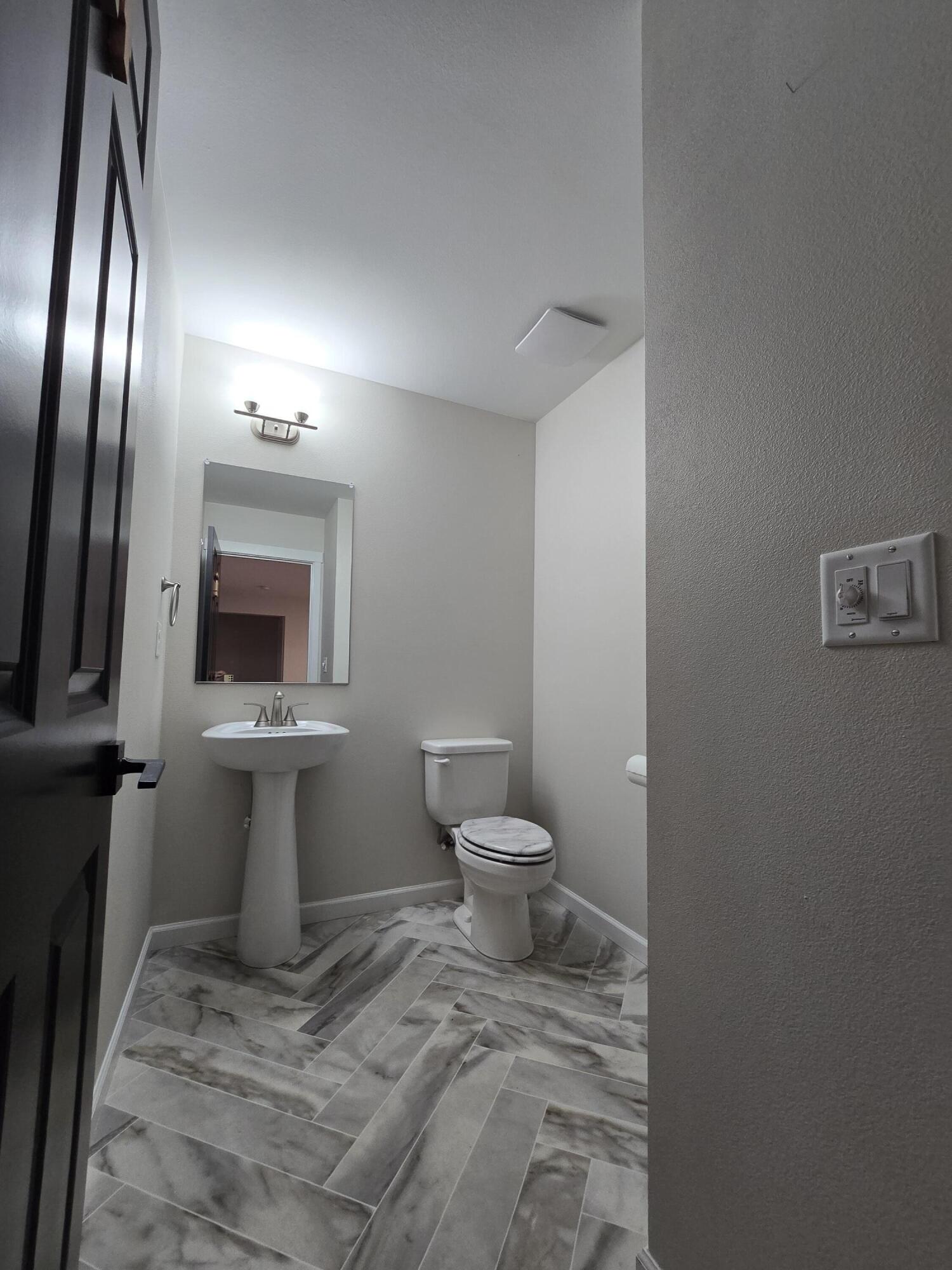 588 Upper Applegate Road Jacksonville, OR 97530 - Photo 10 of 53 Downstairs half bath