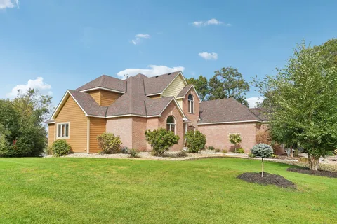 $1,190,000 | 18685 Highview Avenue, Lakeville, MN 55044